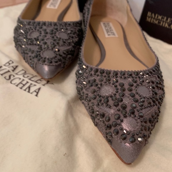 NWT! Badgley Mischka Pewter Gigi Flats - Picture 4 of 10